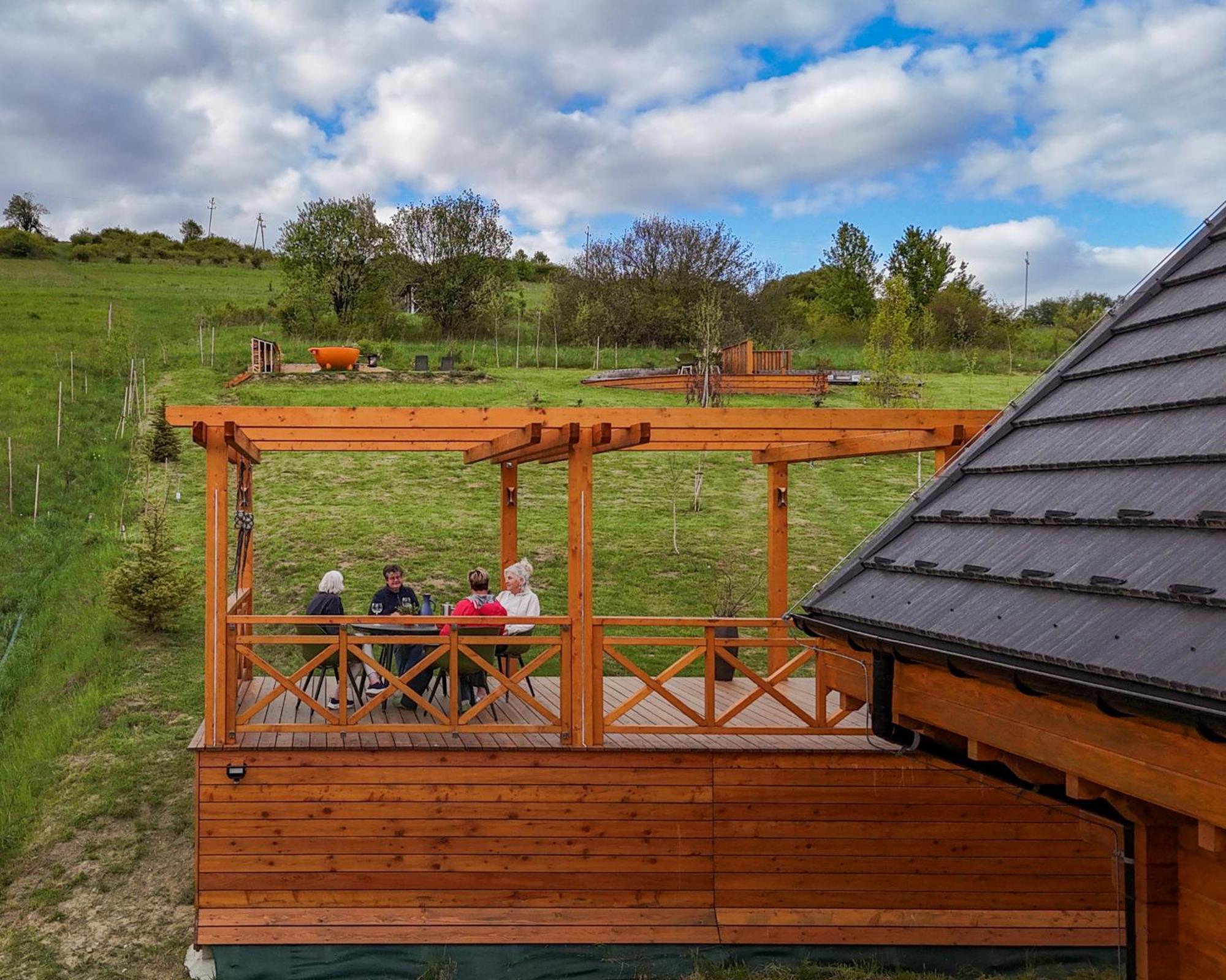 Houten Vakantiewoning "Reisnaarpolen" Royaal Ontbijt, Sauna En Hottub Czarna Góra Extérieur photo